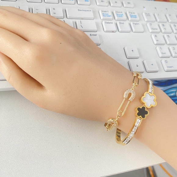 Gold or sliver paper clip diamond bracelet - Picture 6 of 10